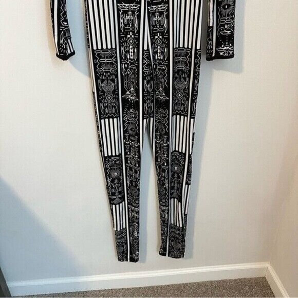 Black Mystical Printed Long Sleeve Tee with O-Neck Design Sized Large - Picture 9 of 12